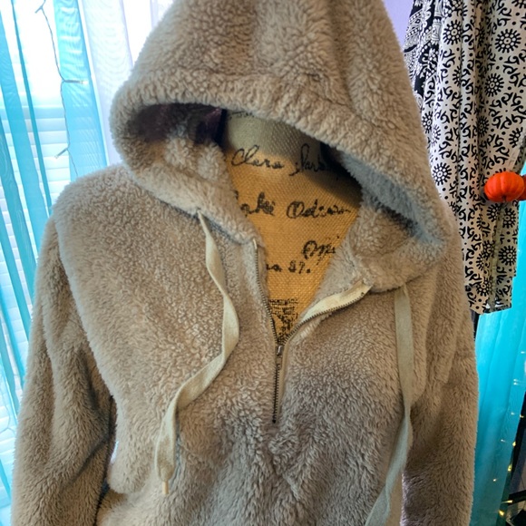 Oversized Fluffy Zip Up Hoodie/Sweater- M 🌸 - Picture 8 of 8